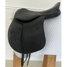 Mondial Industries Holistic Supreme Flexion 17.5" Treeless GP Saddle, Black